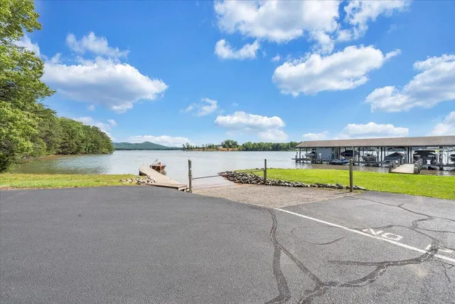 $999,990 | 27 Peninsula Point Drive, Moneta, VA 24121