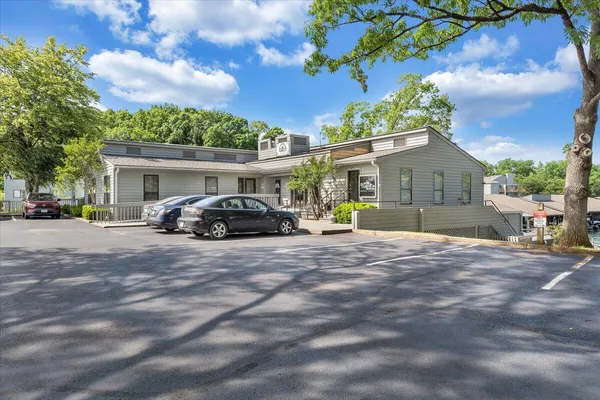 $979,700 | 27 Peninsula Point Drive, Moneta, VA 24121