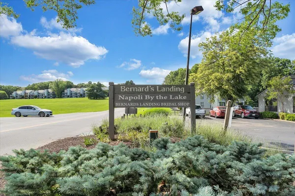 $979,700 | 27 Peninsula Point Drive, Moneta, VA 24121