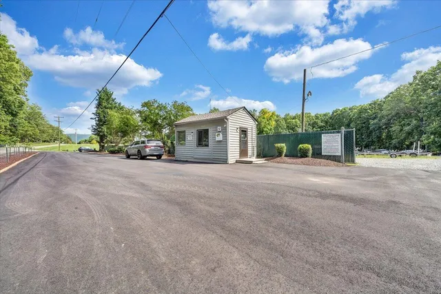 $999,990 | 27 Peninsula Point Drive, Moneta, VA 24121