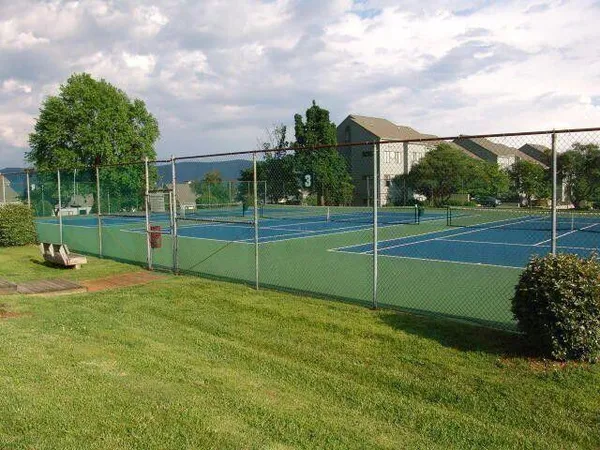 $979,700 | 27 Peninsula Point Drive, Moneta, VA 24121