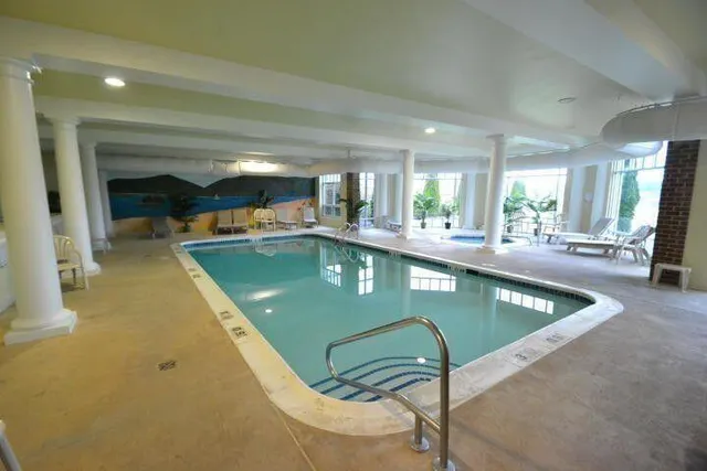 $999,990 | 27 Peninsula Point Drive, Moneta, VA 24121