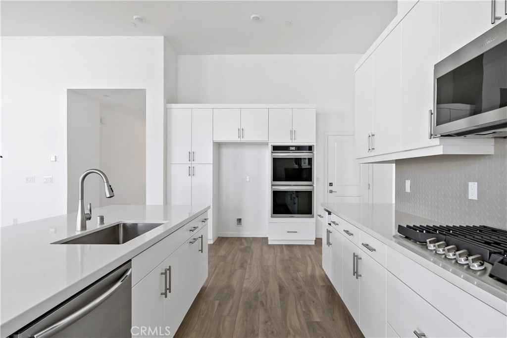 280 Mustang Lane Palm Springs, CA 92262 - Photo 4 of 12 a kitchen with stainless steel appliances a sink stove and refrigerator
