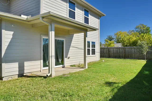 $2,000 | 5046 Van Fleet Street, Houston, TX 77033