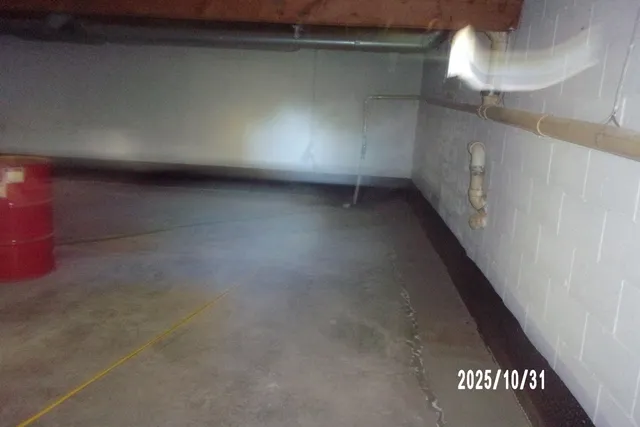 a view of a room with an empty space