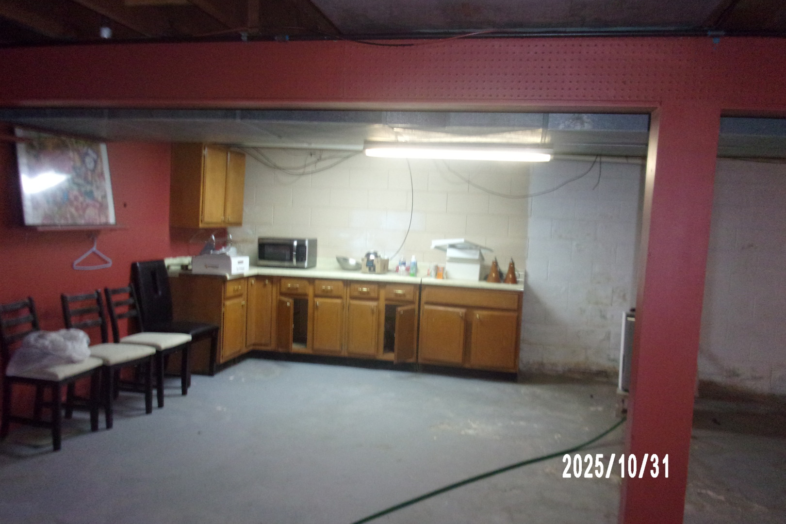 407 East Pine Street Chatsworth, IL 60921 - Photo 14 of 27 a kitchen with sink a table and chairs