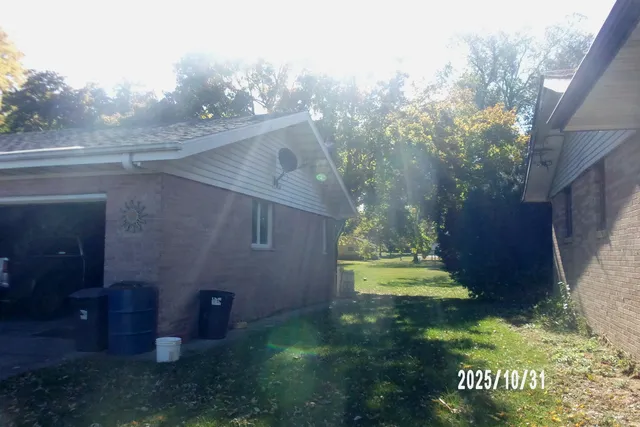 a view of a back yard of the house