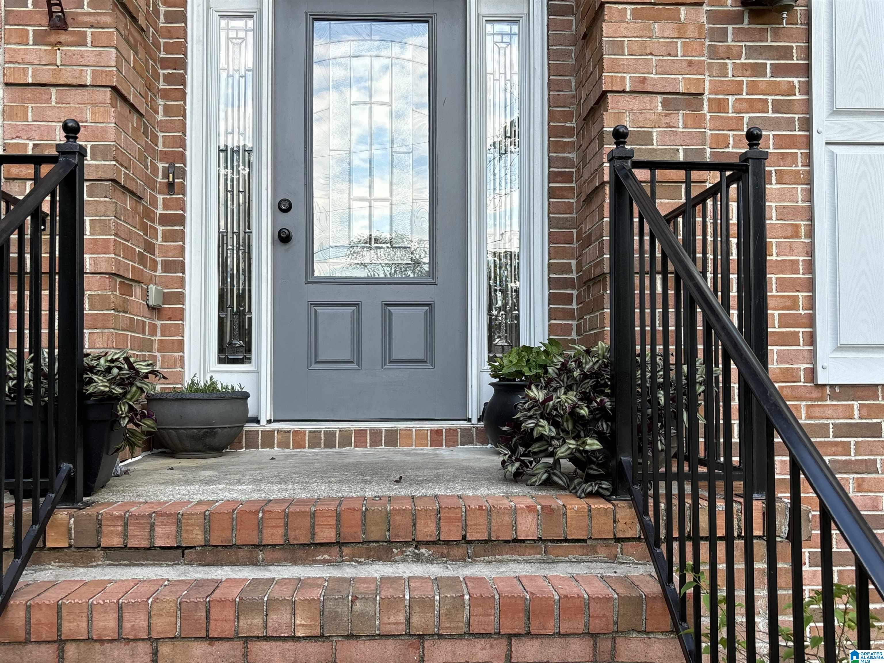 202 Newgate Circle Alabaster, AL 35007 - Photo 2 of 19