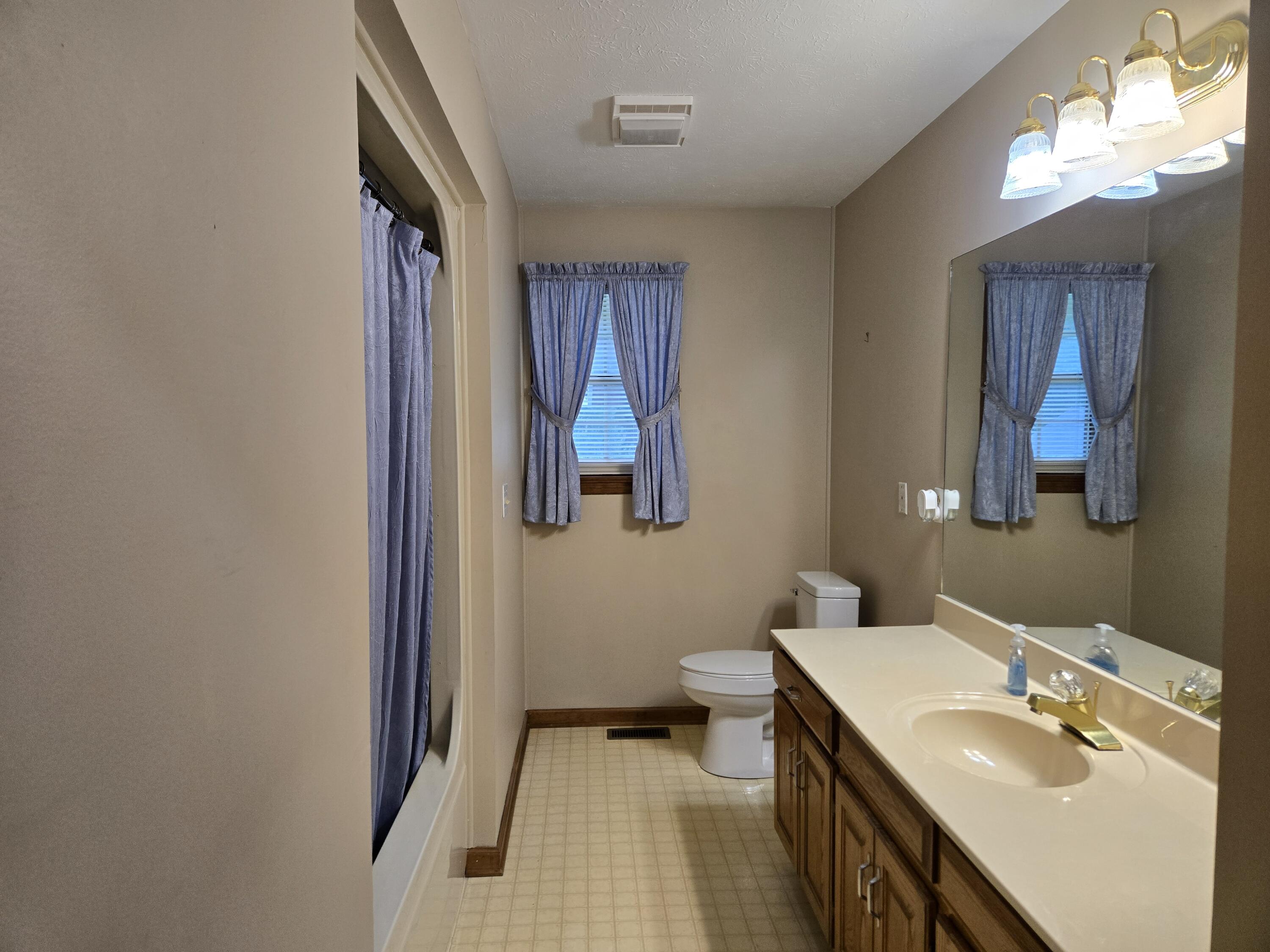 204 Old County Road Ringgold, GA 30736 - Photo 36 of 79 hall bath