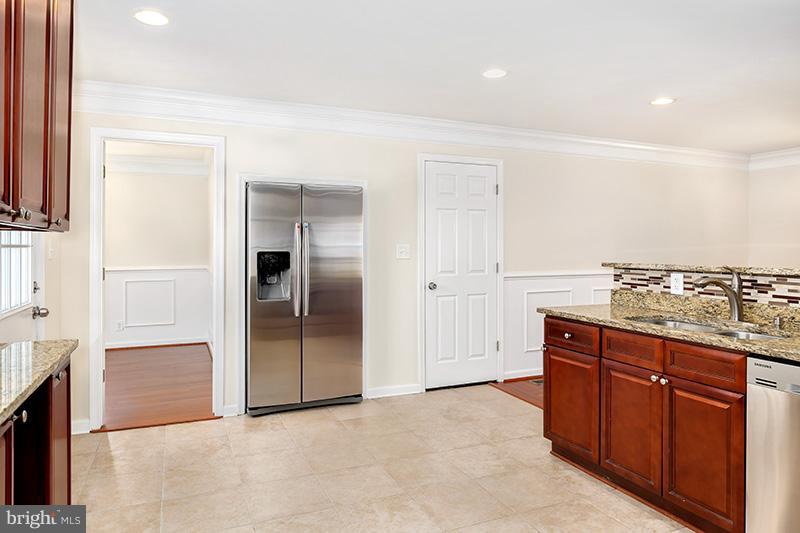 122 North Hickory Road Sterling, VA 20164 - Photo 14 of 29 Kitchen