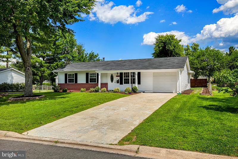 122 North Hickory Road Sterling, VA 20164 - Photo 3 of 29 Exterior (Front)
