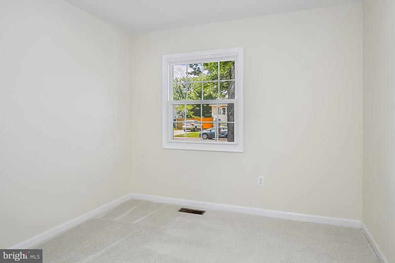 122 North Hickory Road Sterling, VA 20164 - Photo 10 of 29 Bedroom