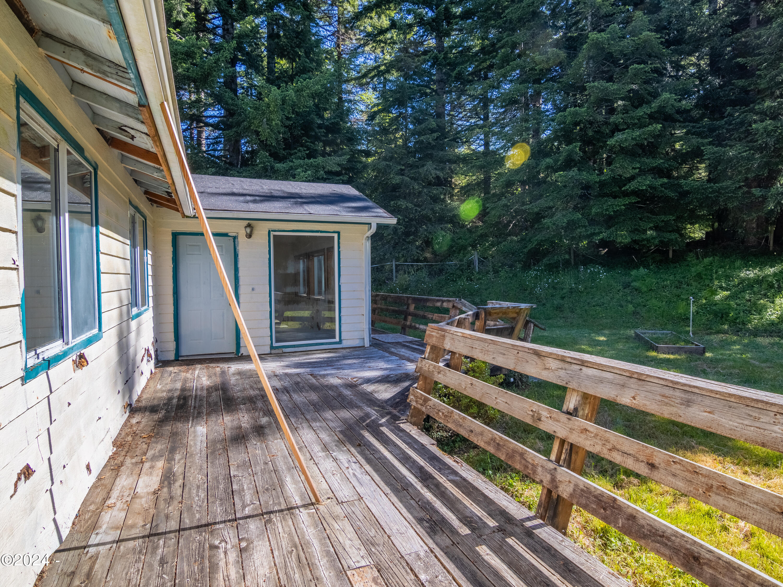 909 Christiansen Road Toledo, OR 97391 - Photo 10 of 43 Front Deck