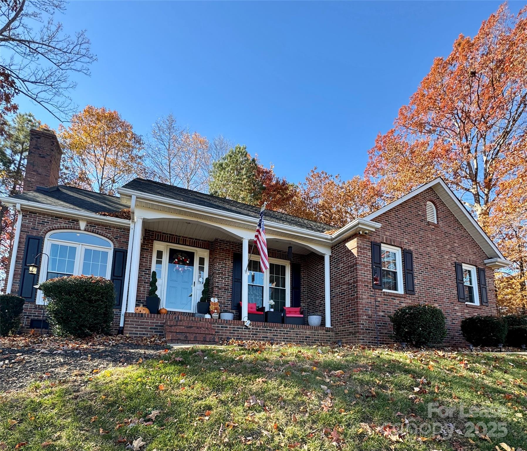a view of a house with a yard and plants