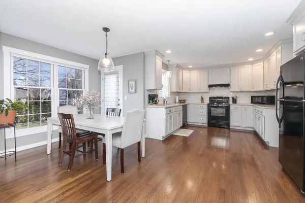 $407,700 | 3304 Barrington Road, Bloomington, IL 61704