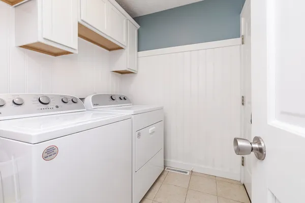 $407,700 | 3304 Barrington Road, Bloomington, IL 61704