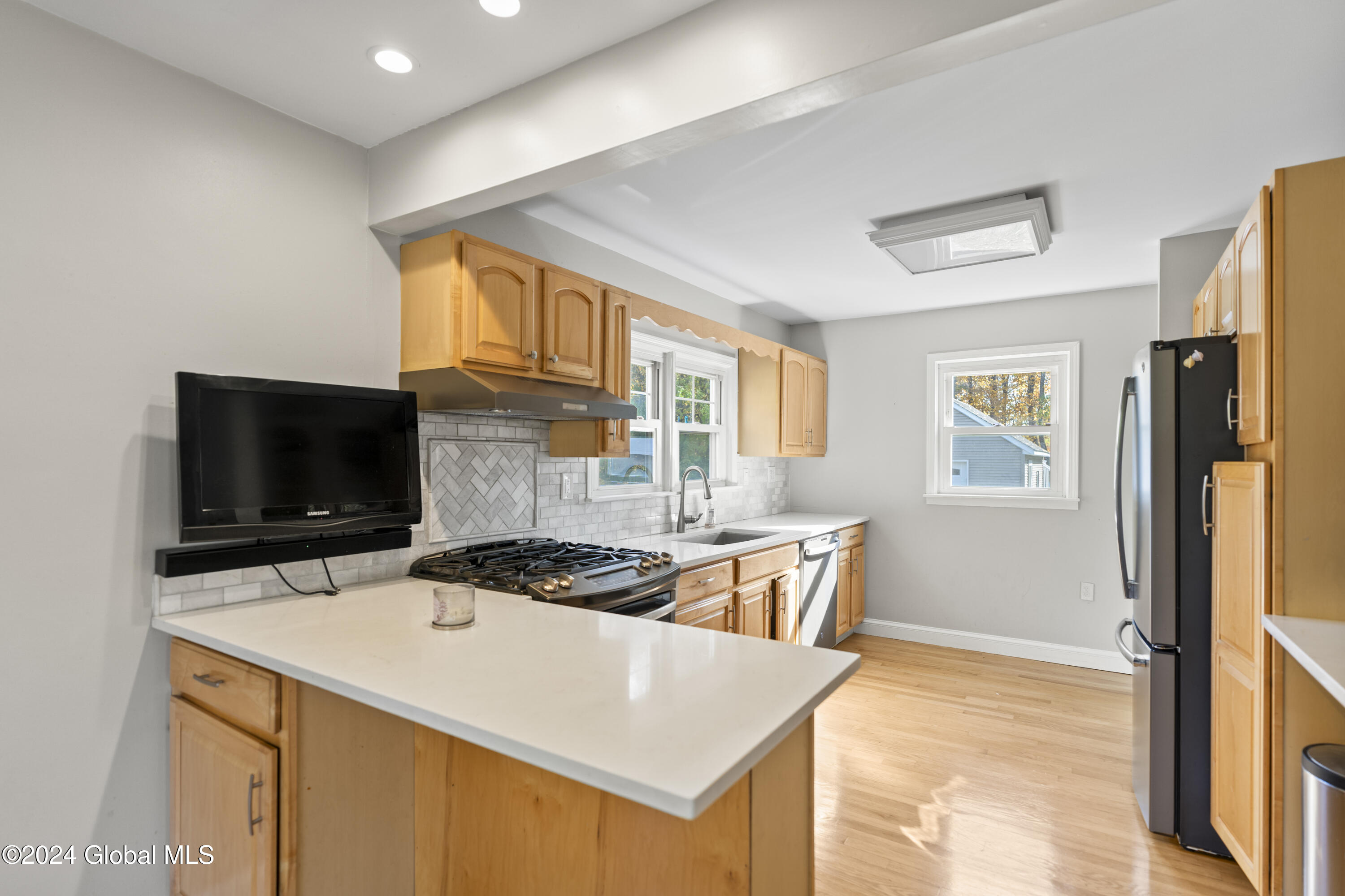 88 Broderick Street Colonie, NY 12205 - Photo 14 of 26 DSC08627