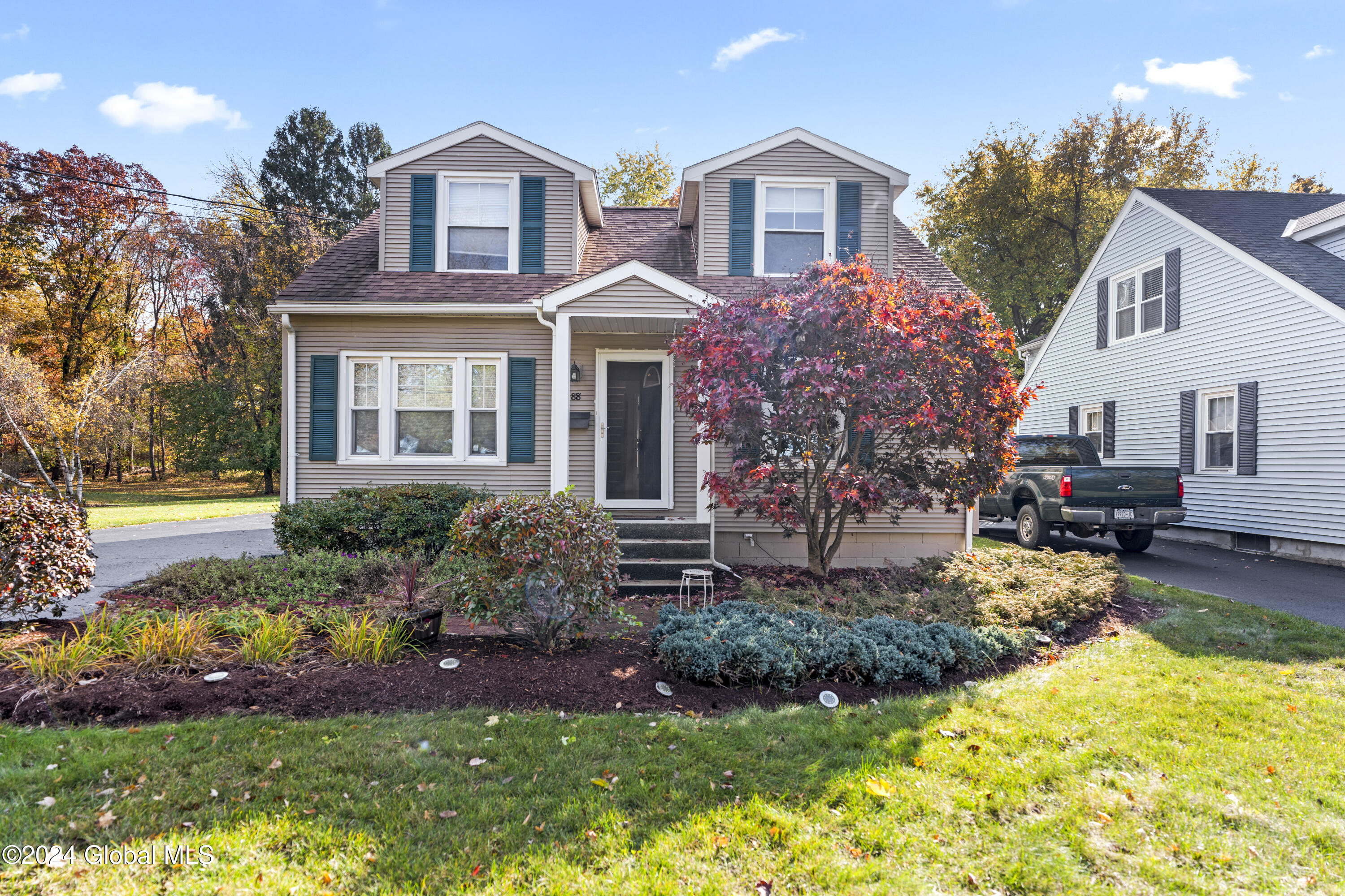 88 Broderick Street Colonie, NY 12205 - Photo 2 of 26 DSC08590