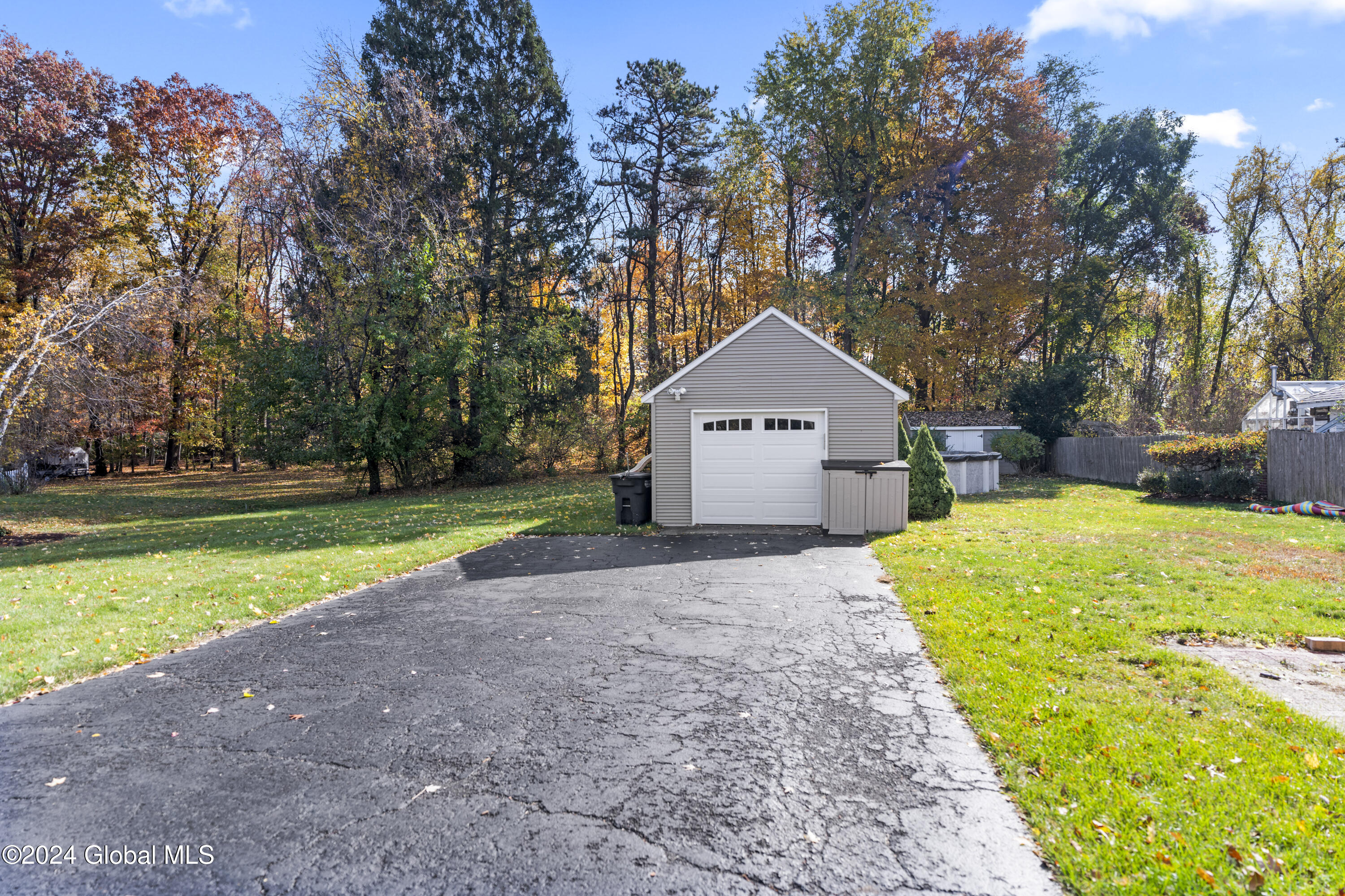 88 Broderick Street Colonie, NY 12205 - Photo 3 of 26 DSC08593