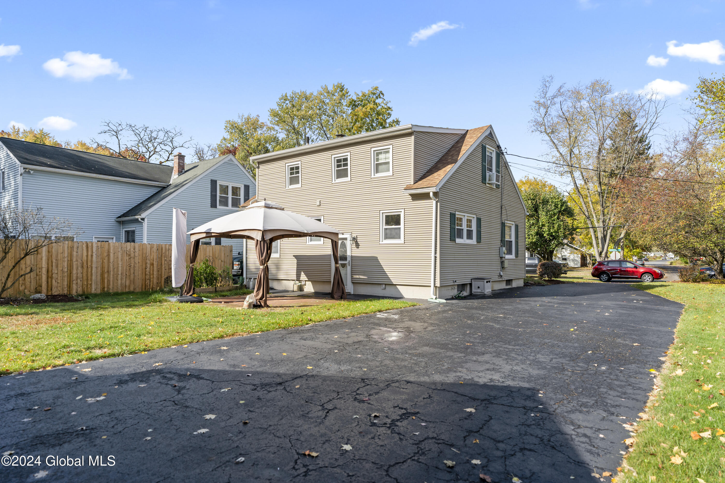 88 Broderick Street Colonie, NY 12205 - Photo 8 of 26 DSC08608
