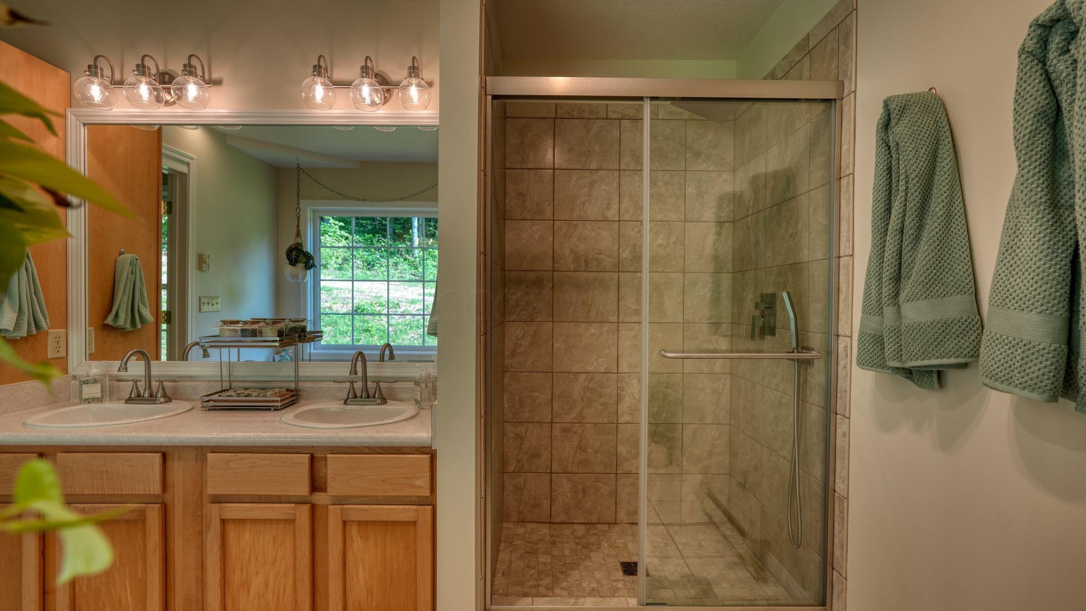 13182 Peacock Road Cambridge, OH 43725 - Photo 25 of 43 7JJUma59