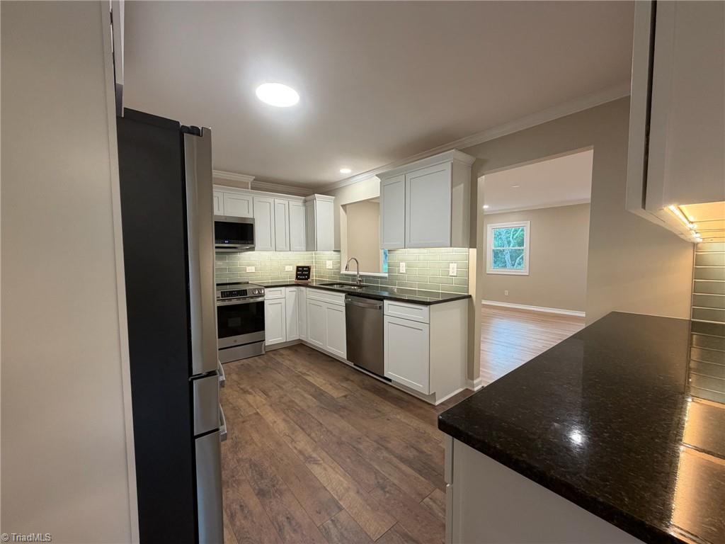 2701 Tudor Road Winston-Salem, NC 27106 - Photo 5 of 29 Kitchen