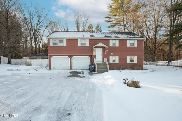 $2,500 | 292 Washington Street, Unit 2, Saratoga Springs, NY 12866