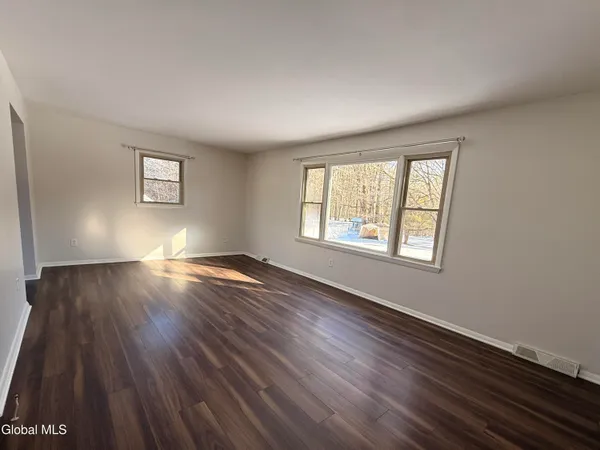$2,500 | 292 Washington Street, Unit 2, Saratoga Springs, NY 12866