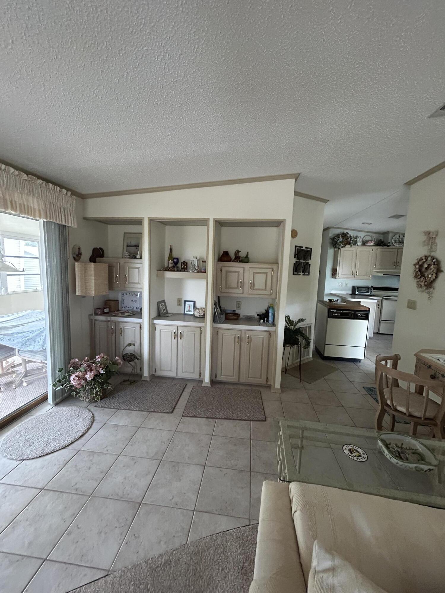 400 North Hwy A1A, Unit 47 Jupiter, FL 33477 - Photo 22 of 35 a room with furniture and a large window