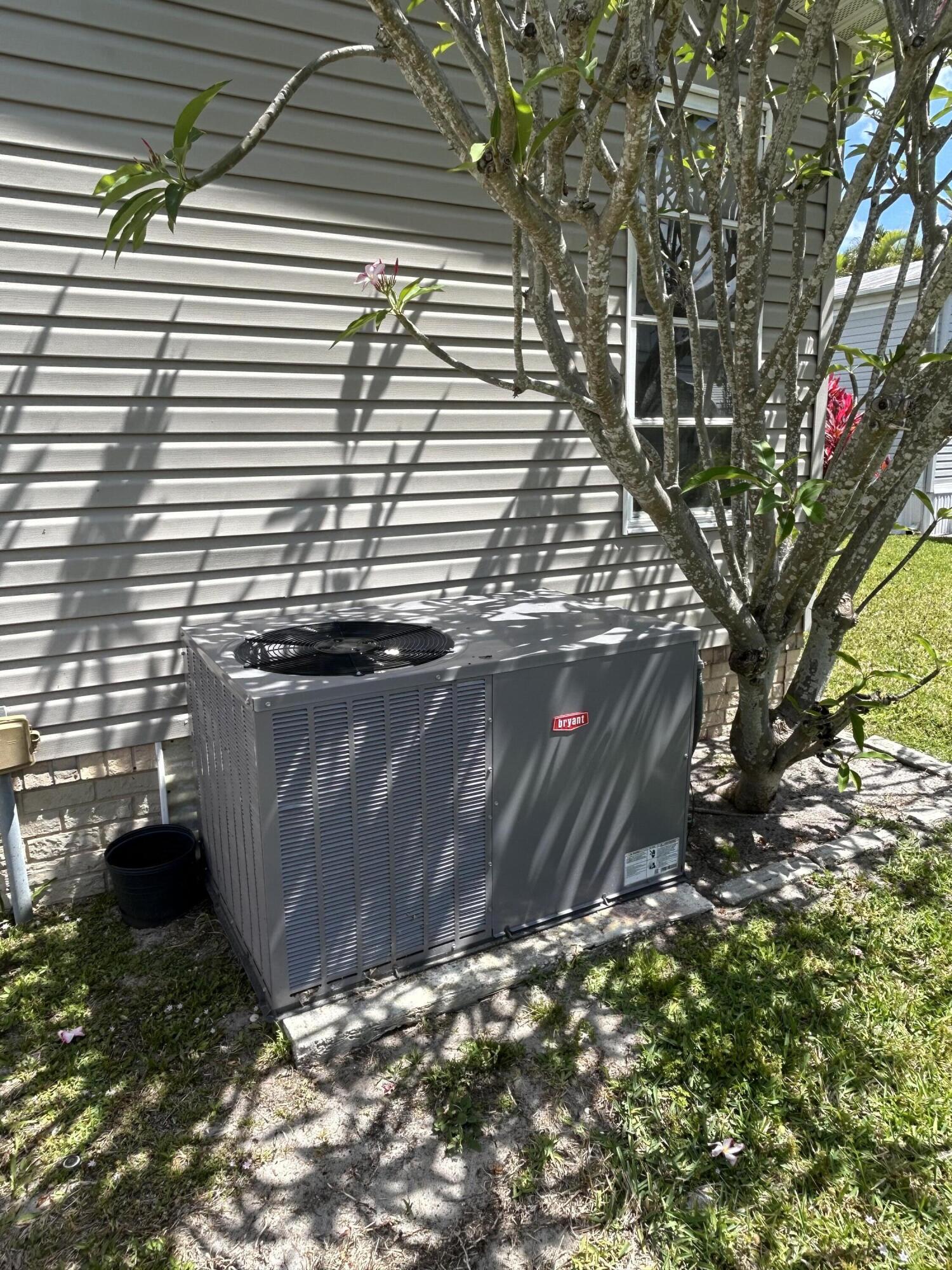 400 North Hwy A1A, Unit 47 Jupiter, FL 33477 - Photo 8 of 35 a view of backyard with wooden fence and a large tree