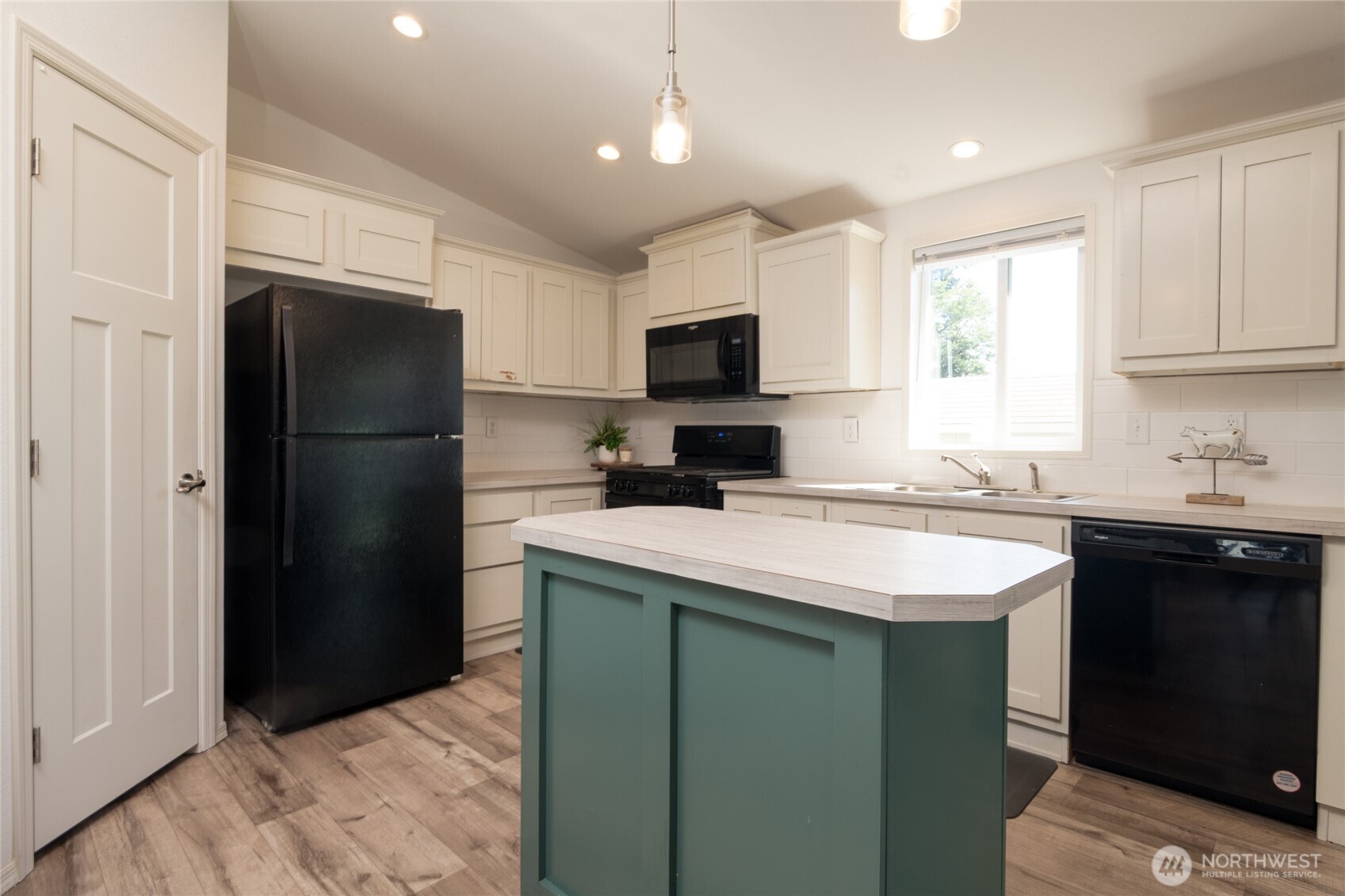 23708 Locust Way, Unit 64 Bothell, WA 98021 - Photo 11 of 27