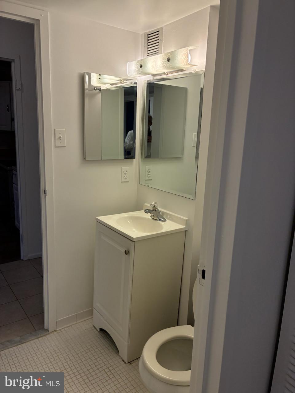 6800 Fleetwood Road, Unit 705 McLean, VA 22101 - Photo 4 of 13 Bathroom