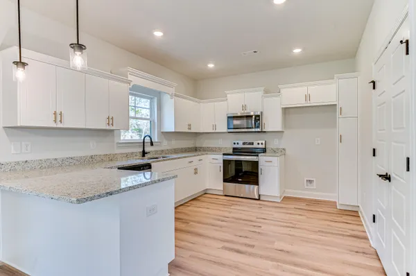 $270,900 | 864 Brewer Drive, New Ellenton, SC 29809