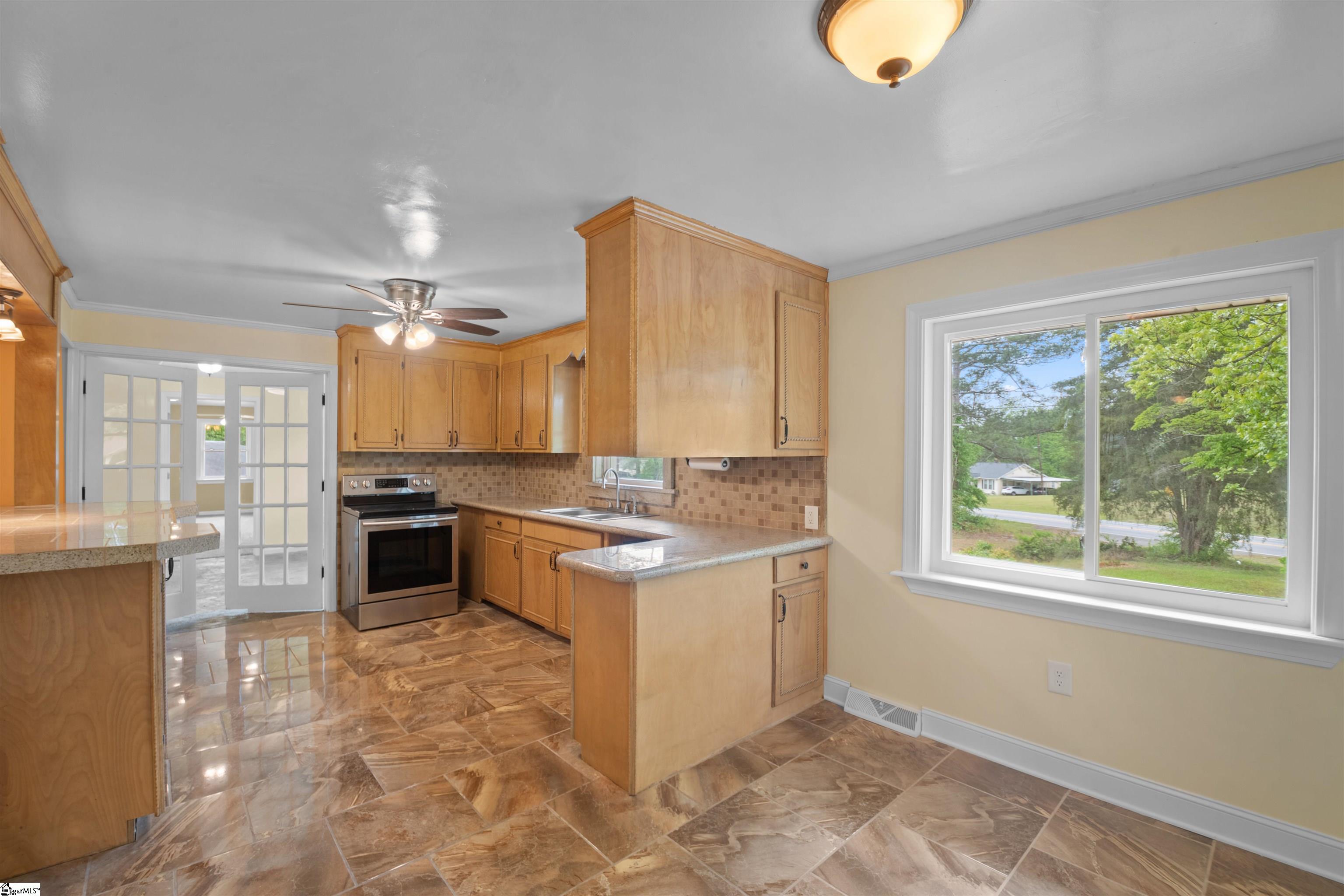 1005 Gordon Street Anderson, SC 29626 - Photo 19 of 48