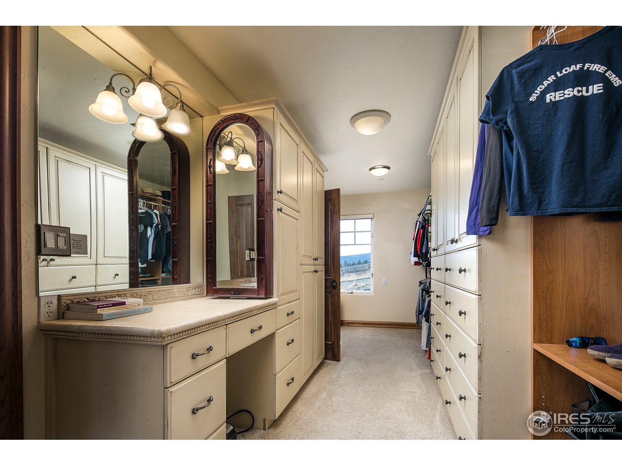 355 Mountain King Road Boulder, CO 80302 - Photo 20 of 34 a bathroom with a double vanity sink and a mirror