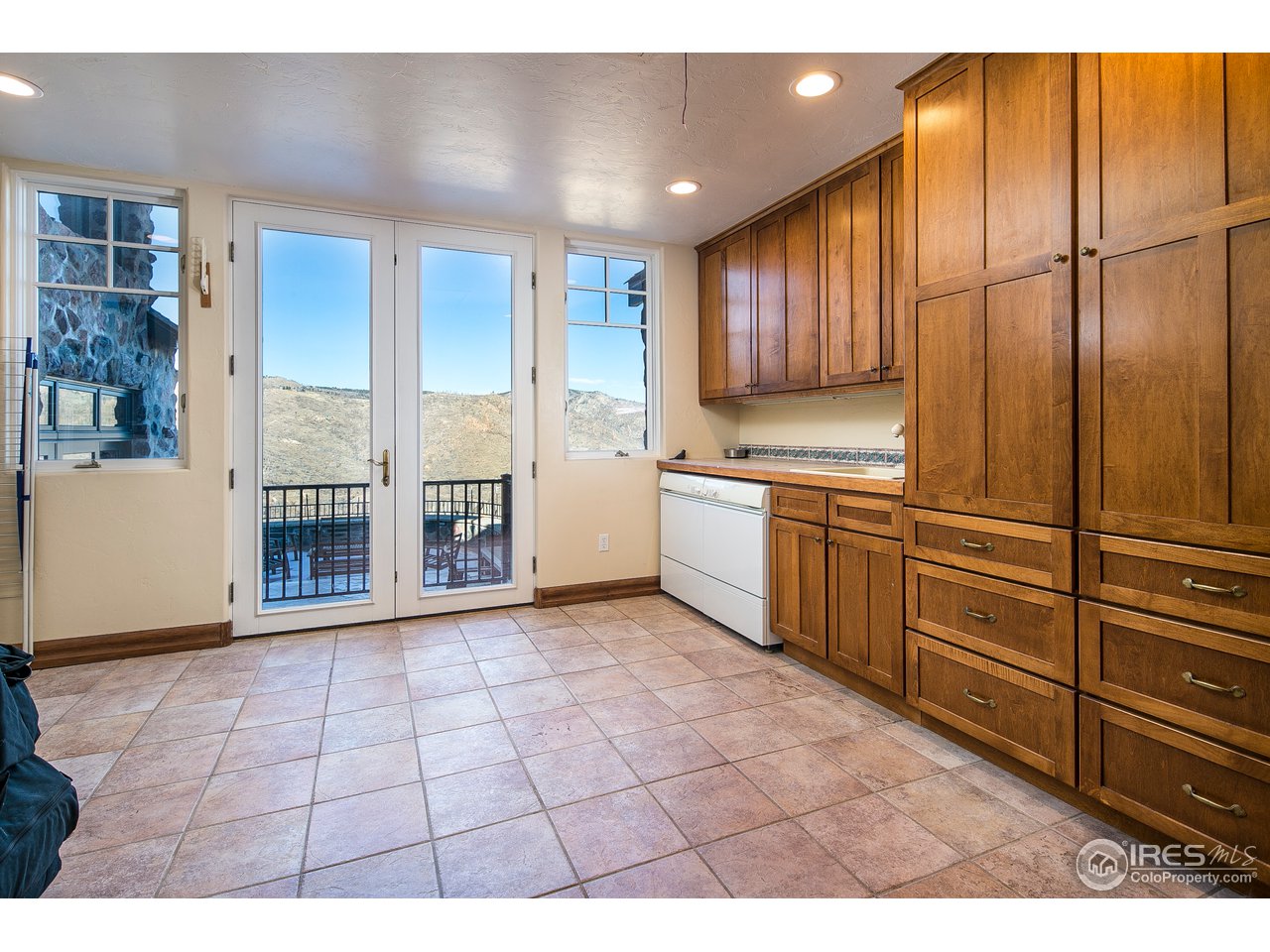355 Mountain King Road Boulder, CO 80302 - Photo 24 of 34 a view of a kitchen with kitchen island granite countertop wooden cabinets and stainless steel appliances