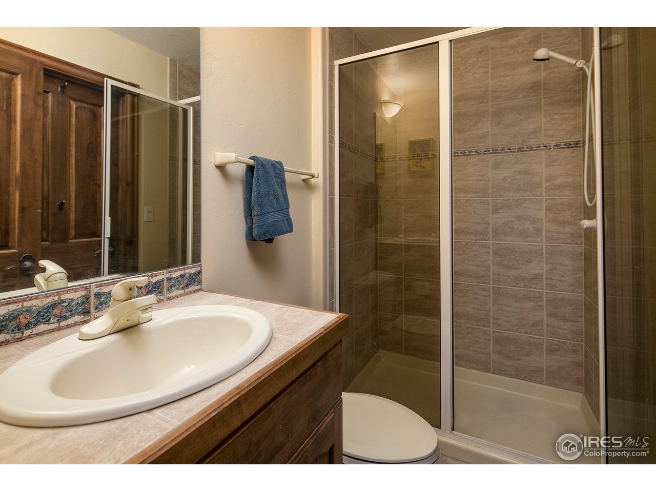 355 Mountain King Road Boulder, CO 80302 - Photo 25 of 34 a bathroom with a sink and a mirror