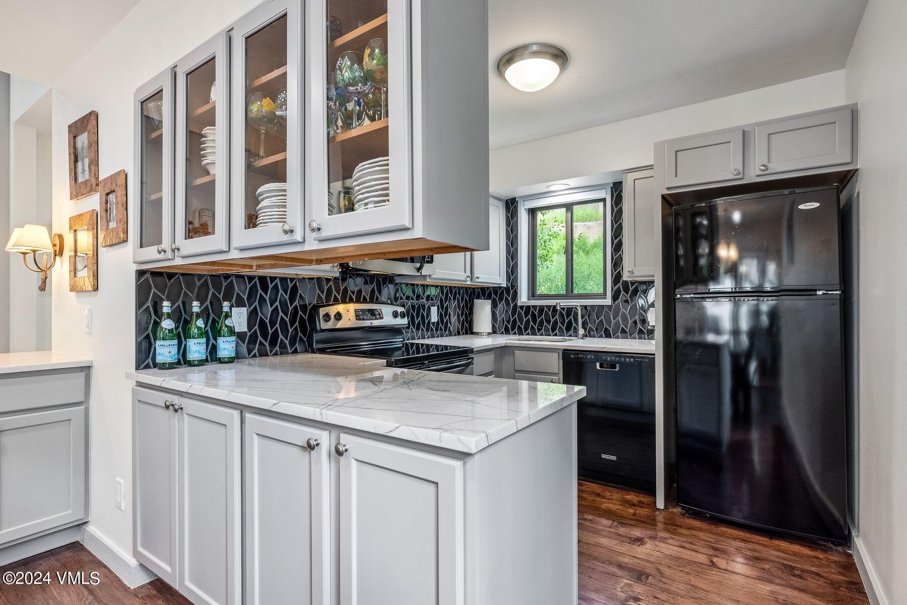 4770 Big Horn Road, Unit H4 Vail, CO 81657 - Photo 5 of 38 Kitchen