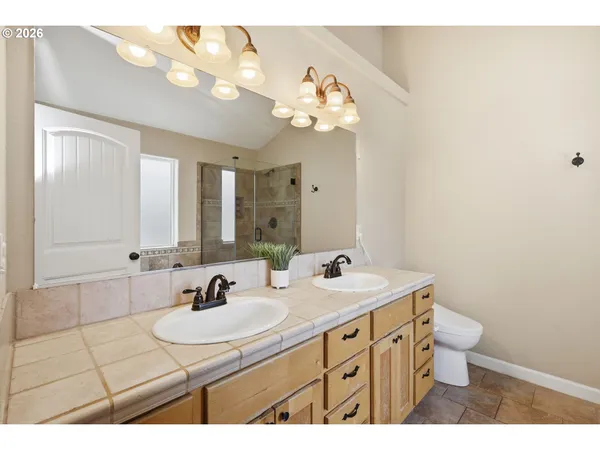 $789,000 | 520 Ethan Court, Springfield, OR 97477