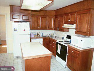 837 Broadcasting Road Wyomissing, PA 19610 - Photo 4 of 6 Gallery Image 4