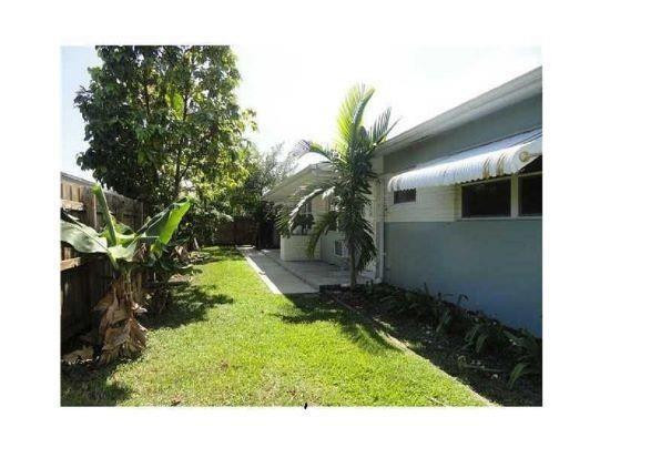 618 Southwest 8th Street, Unit 1 (SOUTH) Hallandale Beach, FL 33009 - Photo 2 of 4 Photo 2