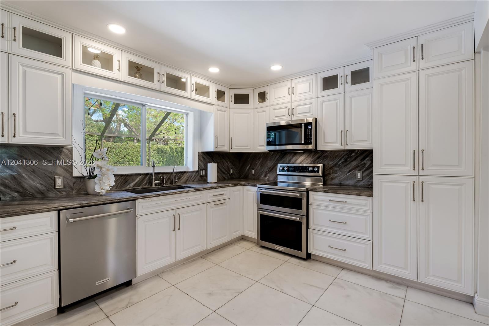 8480 Southwest 66th Street Miami, FL 33143 - Photo 16 of 36
