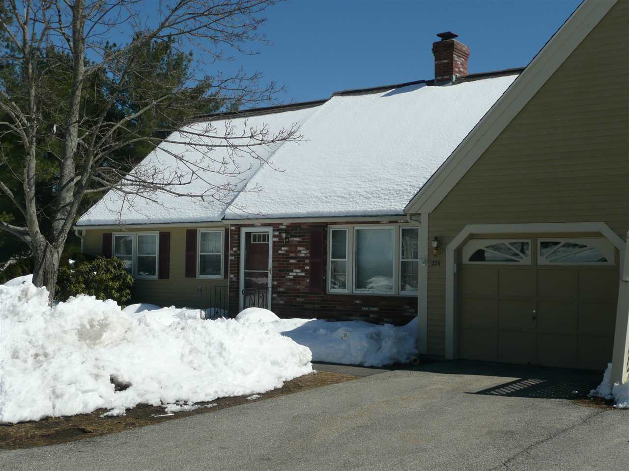 224 Winding Pond Road Londonderry, NH 03053 - Photo 2 of 27