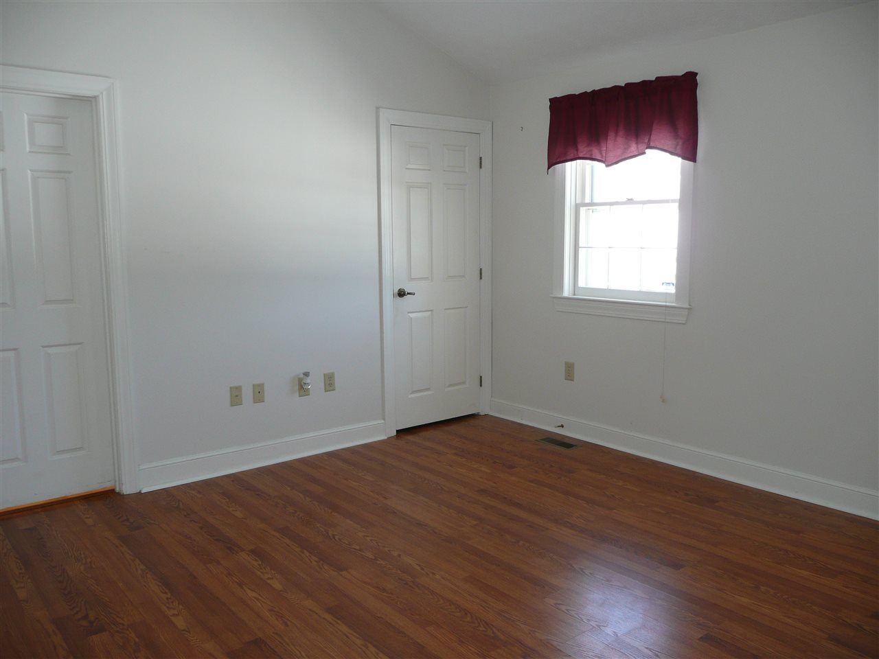 224 Winding Pond Road Londonderry, NH 03053 - Photo 15 of 27
