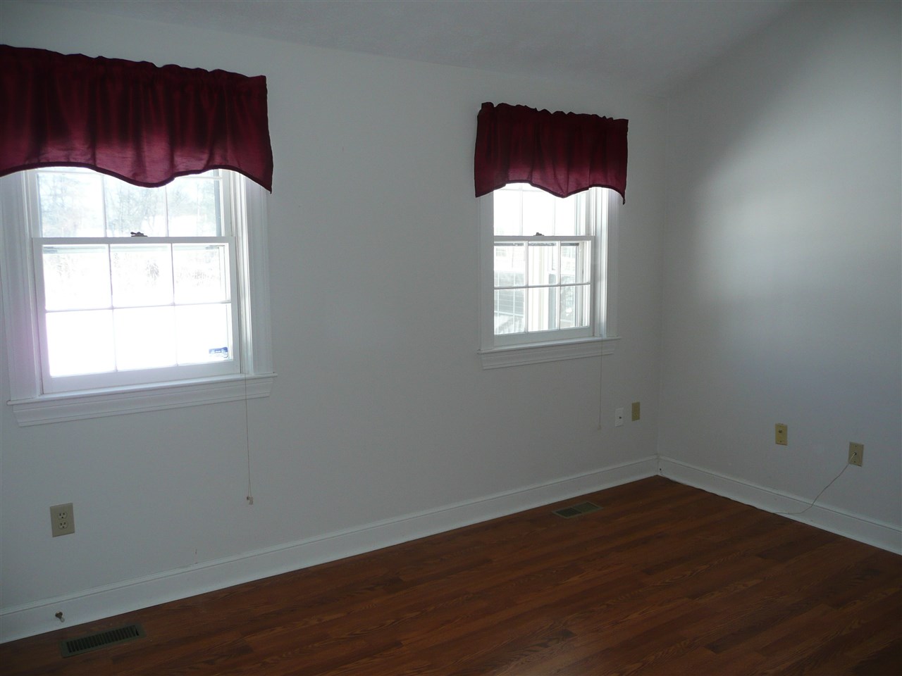224 Winding Pond Road Londonderry, NH 03053 - Photo 16 of 27
