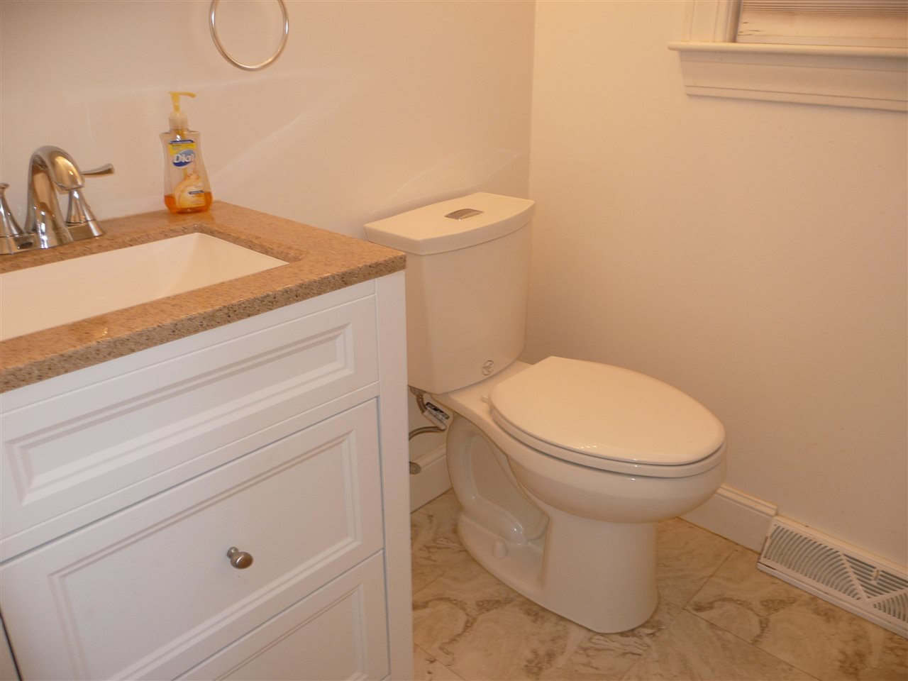 224 Winding Pond Road Londonderry, NH 03053 - Photo 17 of 27