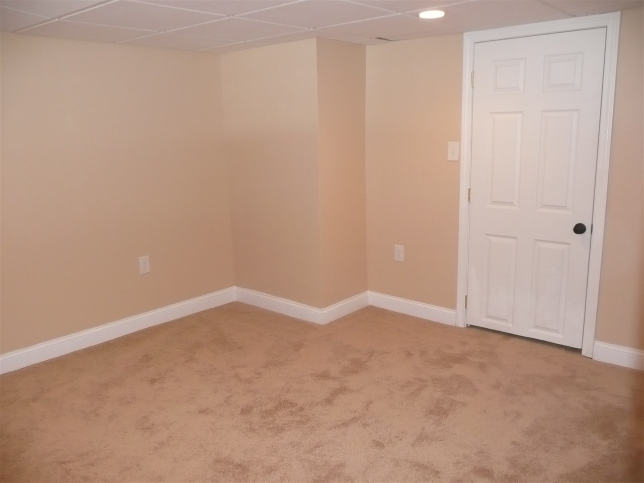 224 Winding Pond Road Londonderry, NH 03053 - Photo 25 of 27