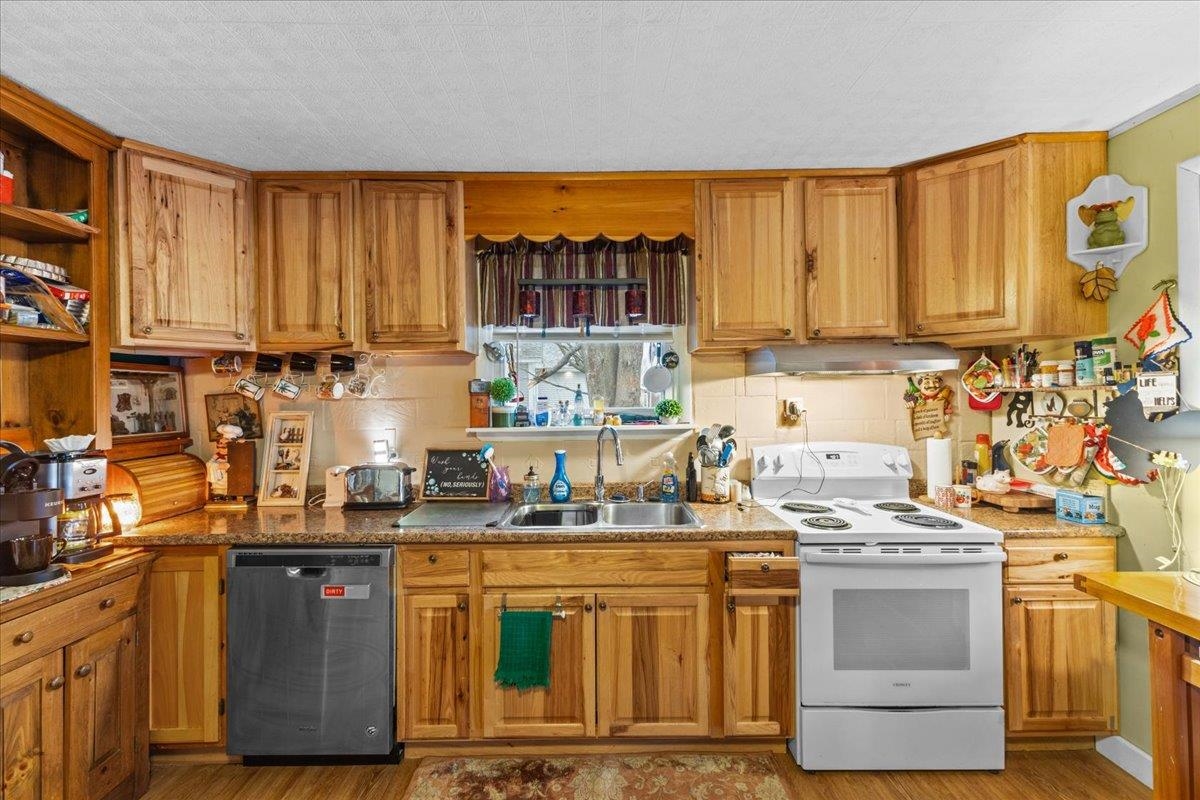 49 Russell Street St. Albans, VT 05478 - Photo 16 of 42