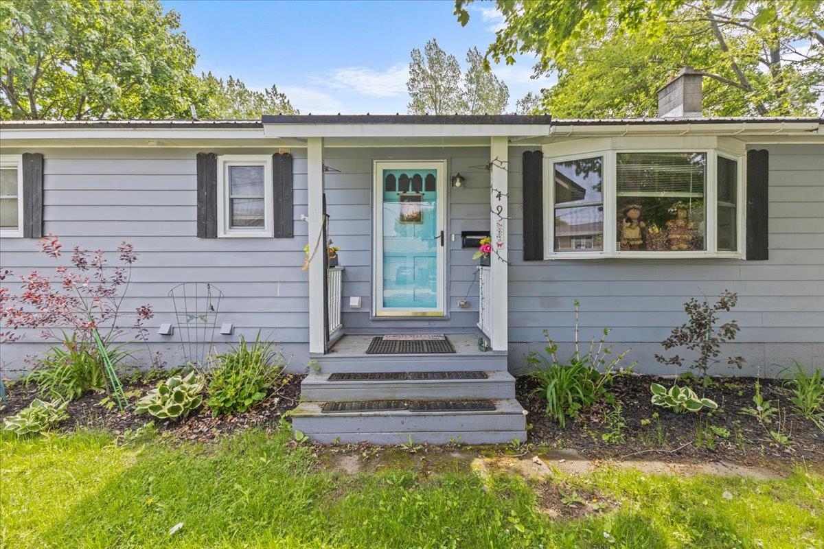 49 Russell Street St. Albans, VT 05478 - Photo 3 of 42