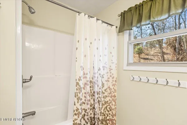 $1,195,000 | 223 Holly Lane, La Follette, TN 37766